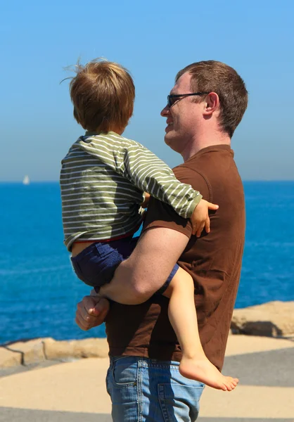 Padre e figlio al mare — Foto Stock