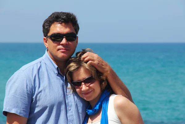 Retrato de una familia feliz —  Fotos de Stock