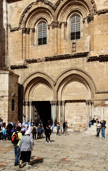 Jerusalén, Israel 3 de noviembre de 2011: turistas cerca de la entrada — Foto de Stock