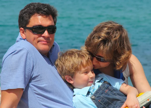 Portrait of a happy family on the background of the sea — Stock Photo, Image