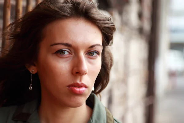 Retrato de menina de 25 anos ao ar livre — Fotografia de Stock