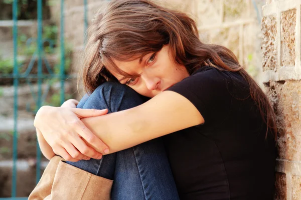 Porträt eines traurigen jungen Mädchens — Stockfoto