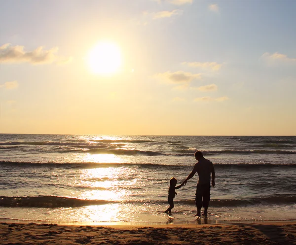 Child and his father on the beach — Stock Photo, Image