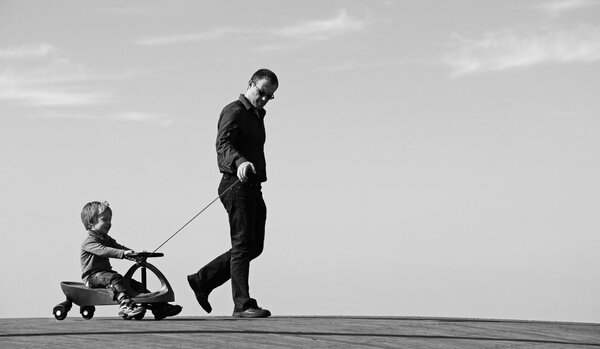 Pai e filho passam tempo livre juntos — Fotografia de Stock