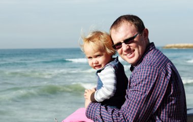 Baba ve kızı tatil, deniz