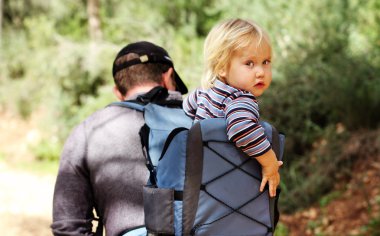 Baba ile çocuk sırt hiking