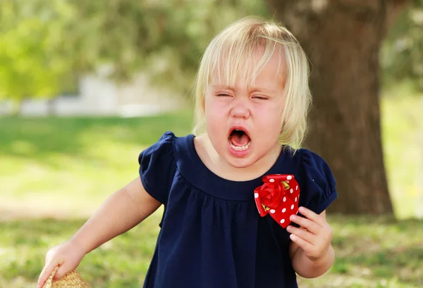Kleine meisje huilen — Stockfoto
