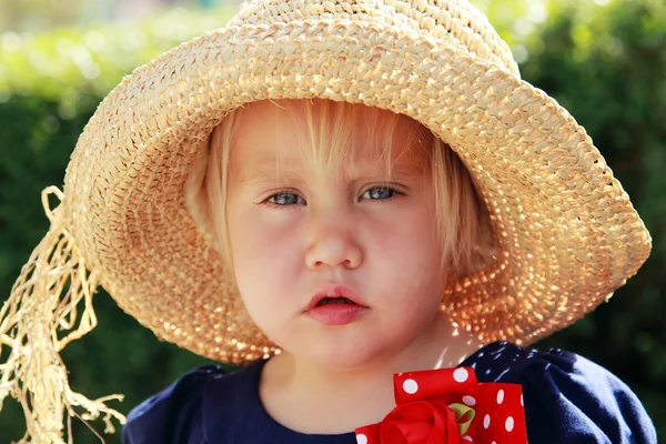 Cute little girl in the hat outdoor — Stock Photo, Image
