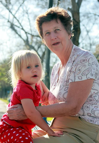 Babcia i wnuczka — Zdjęcie stockowe