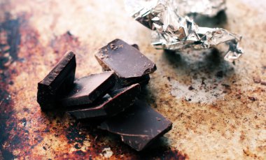 Siyah çikolata.