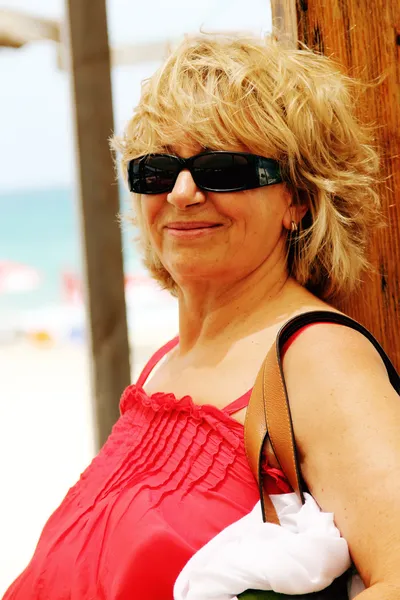 Happy beautiful senior woman on summer vacation at sea — Stock Photo, Image