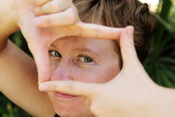 Närbild porträtt av rödhåriga kvinnan — Stockfoto