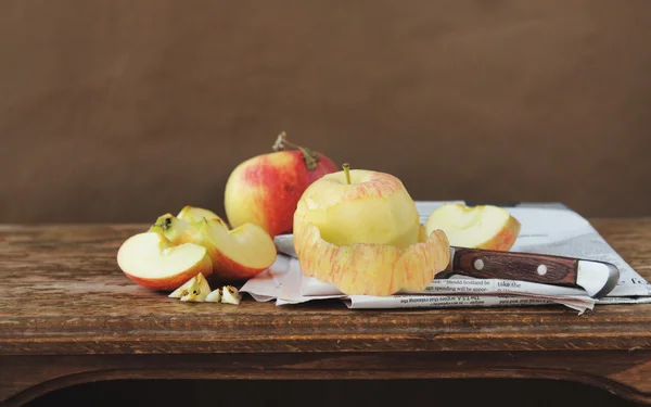 Manzanas sobre el fondo marrón — Foto de Stock