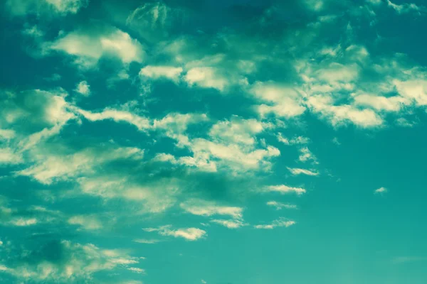 Błękitne niebo w stylu vintage — Zdjęcie stockowe
