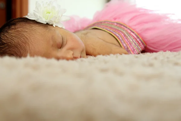 Bebé recién nacido durmiendo —  Fotos de Stock