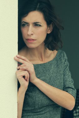 güzel 35 yaşında bir kadın portresi