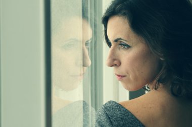 güzel 35 yaşında bir kadın portresi