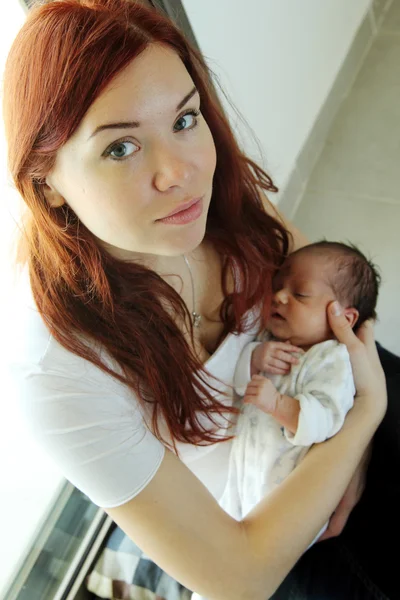 Mother with her newborn baby — Stock Photo, Image