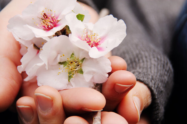 женщина с цветами