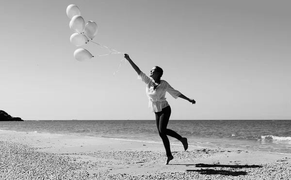 Femme avec des ballons — Photo