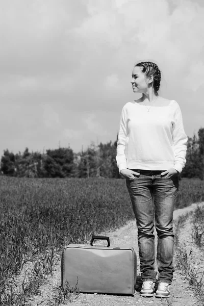 Mujer con maleta — Foto de Stock