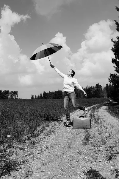 Vrouw met vintage tas — Stockfoto