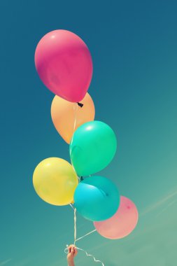 Renkli balonları kapat