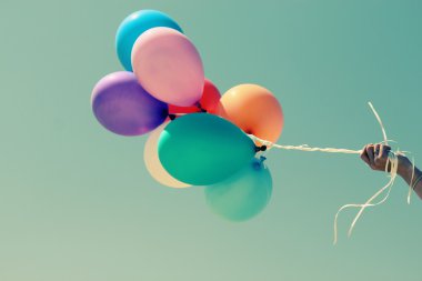 Renkli balonları kapat