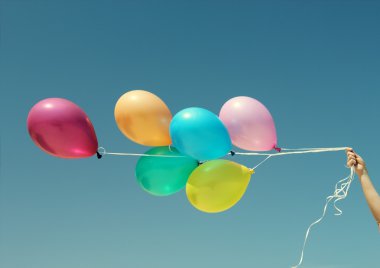 Renkli balonları kapat