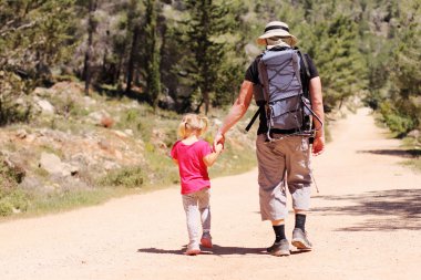 Baba ile çocuk hiking