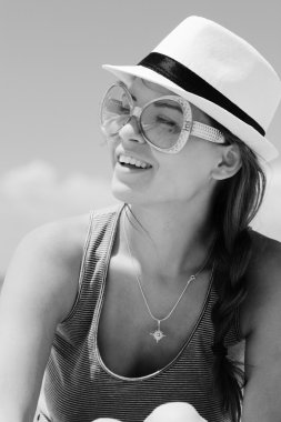 seaside adlı kadın