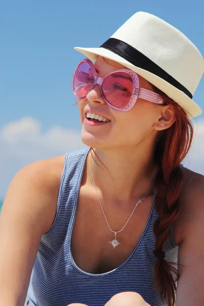 Woman at seaside — Stock Photo, Image