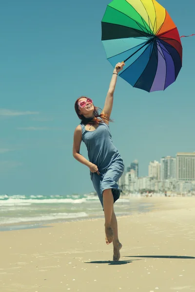 Modell mit Regenschirm — Stockfoto