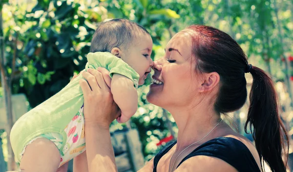 Mother and baby outdoors — Stock Photo, Image