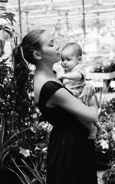 Mother and  baby in garden — Stock Photo, Image