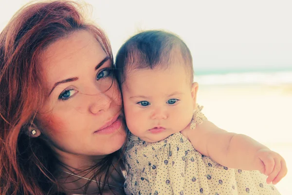 Madre y su bebé — Foto de Stock