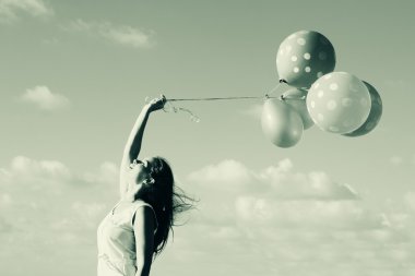 jonge redhead vrouw bedrijf ballonnen