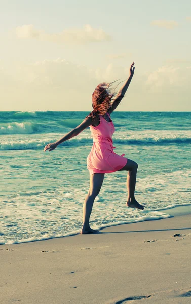 Beautiful woman outside — Stock Photo, Image