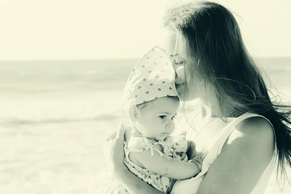 Felice madre e il suo bambino — Foto Stock