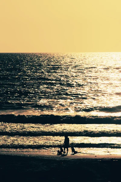 Pôr do sol na praia do mar — Fotografia de Stock