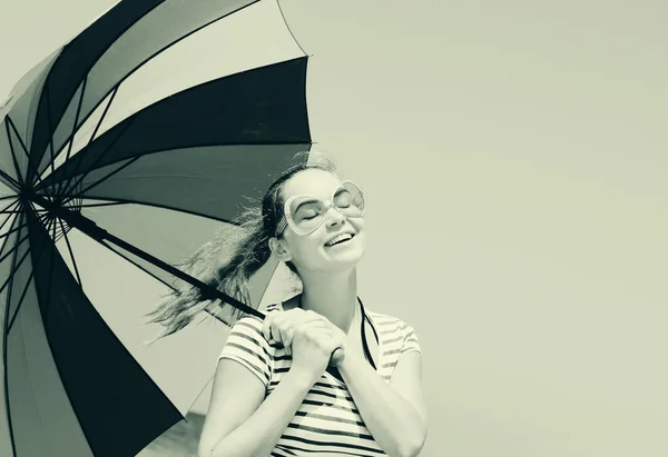 Mulher bonita com guarda-chuva — Fotografia de Stock