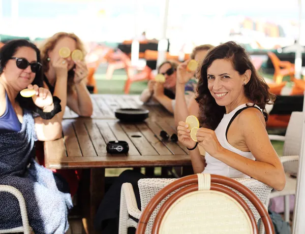 Women Best Friends Sitting Summer Cafe Beach — Stock Photo, Image