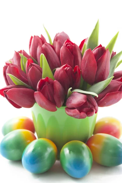 Kytice červených tulipánů na bílém pozadí — Stock fotografie