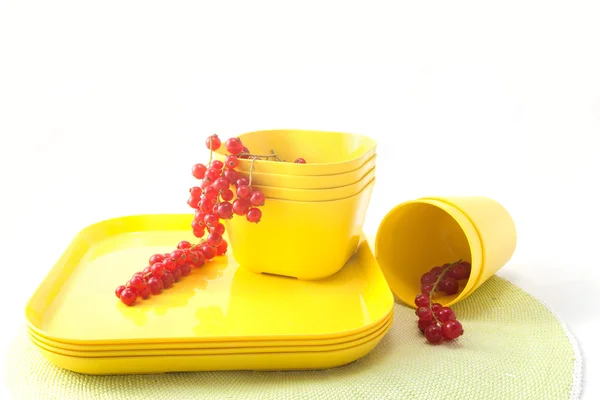 Czerwone porzeczki żółty potraw — Zdjęcie stockowe