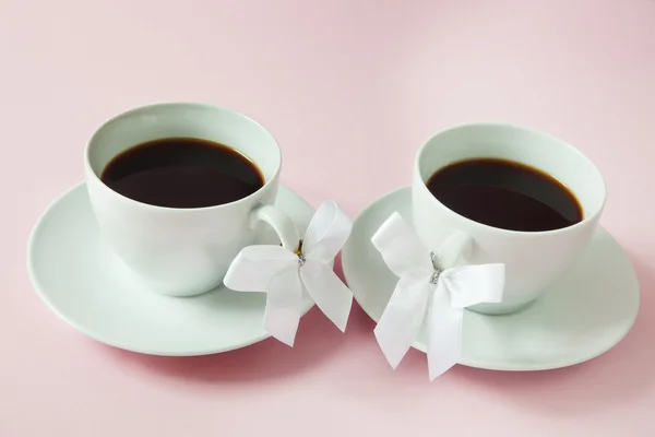 Tasses à café avec ruban sur la poignée — Photo