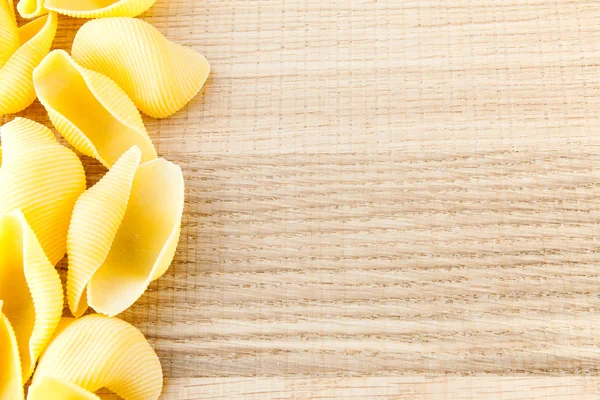 Conchiglioni met ricotta en basilicum — Stockfoto