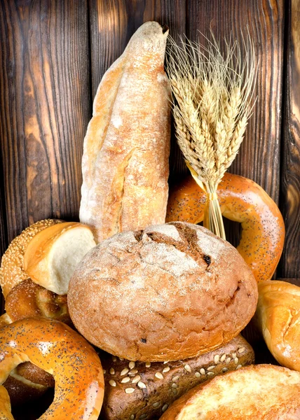 Bread on a wooden table — Stock Photo, Image