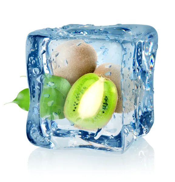 Ice cube and kiwi — Stock Photo, Image