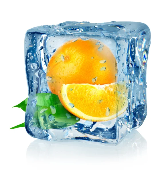Cubo de gelo e laranja — Fotografia de Stock