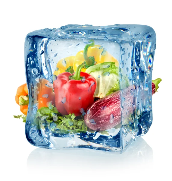 Ice cube en groenten Rechtenvrije Stockfoto's